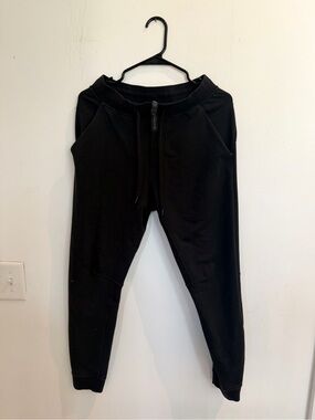 Men’s Lululemon Black Jogger Sweatpants with Drawstring Waist